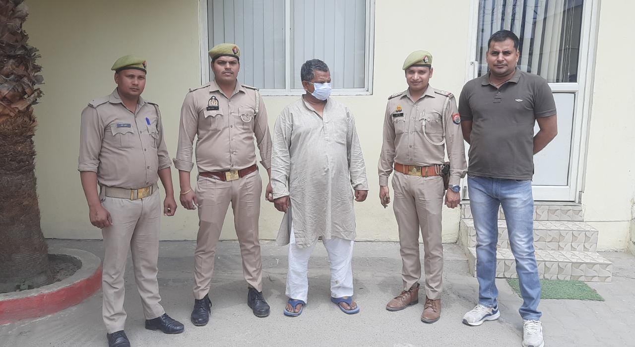 थाना दादरी पुलिस द्वारा भैसा बुग्गी व ट्राली से भूसा लाने वाले किसानो से अवैध वसूली करने वाला एक वांछित अभियुक्त गिरफ्तार। GBN Express news