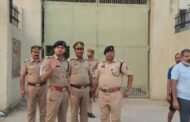 पुलिस कमिश्नर गौतमबुद्धनगर श्रीमती लक्ष्मी सिंह के निर्देशानुसार अपर पुलिस उपायुक्त ग्रेटर नोएडा श्री अशोक कुमार द्वारा मतदान केंद्रों व स्ट्रांग रूम का सुरक्षा व्यवस्था के दृष्टिगत किया गया निरीक्षण एवं सम्बन्धित को आवश्यक दिशानिर्देश दिये गये।