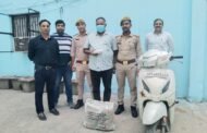 थाना बादलपुर पुलिस द्वारा, एक गांजा तस्कर अभियुक्त गिरफ्तार, कब्जे से 12 कि0ग्राम गांजा (कीमत लगभग 01 लाख 20 हजार रूपये), एक स्कूटी बरामद। GBN Express news