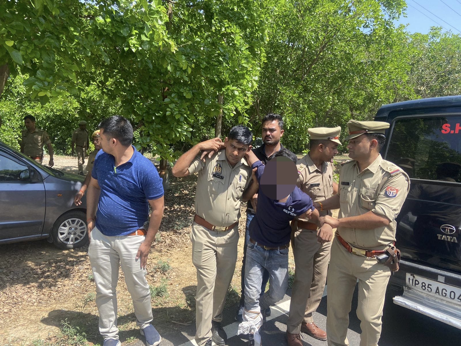 थाना कासना पुलिस और नाबालिग बच्ची के साथ दुष्कर्म करने वाले आरोपी के बीच पुलिस मुठभेड़  GBN Express news