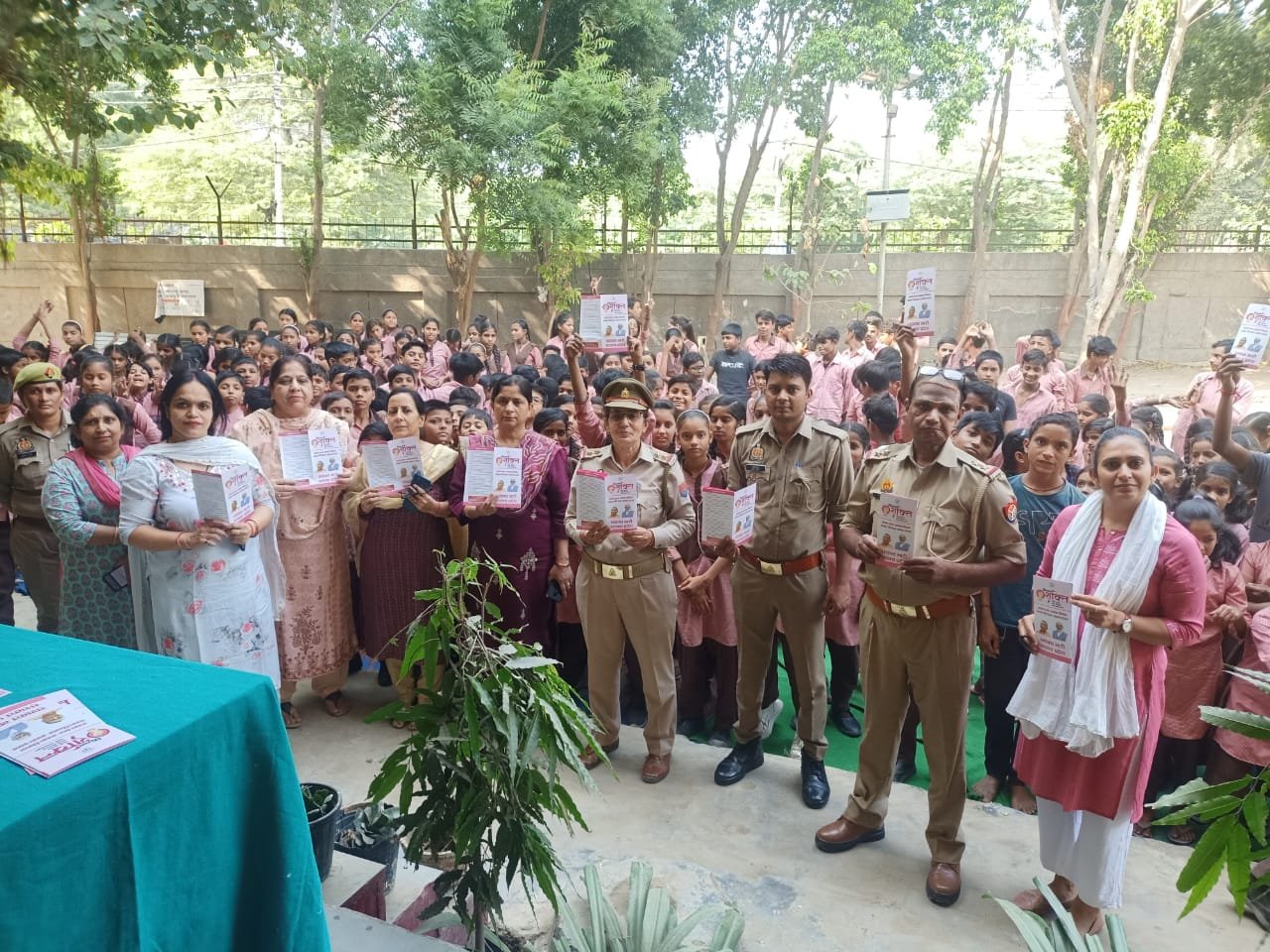 उ0प्र0 शासन की मंशा के अनुरूप पुलिस कमिश्नर गौतमबुद्धनगर श्रीमती लक्ष्मी सिंह के निर्देशानुसार अपर पुलिस आयुक्त कानून व्यवस्था श्री आनंद कुलकर्णी, अपर पुलिस आयुक्त मुख्यालय श्री बबलू कुमार के पर्यवेक्षण व डीसीपी महिला सुरक्षा सुश्री प्रीति यादव एवं एसीपी महिला सुरक्षा श्रीमती वर्णिका सिंह के नेतृत्व में कमिश्नरेट गौतमबुद्धनगर पुलिस द्वारा जिले के 15 स्लम एरिया व आस-पास क्षेत्रों में मिशन शक्ति-4 अभियान के अंतर्गत बच्चो (उम्र 12-18 वर्ष) के लिए मिशन प्रतिभाग (भागीदारी) शुरू किया गया है। GBN Express news