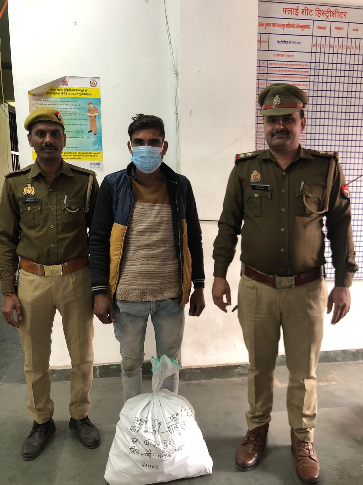 बादलपुर , पुलिस व आबकारी पुलिस की संयुक्त टीम द्वारा अवैध शराब की बिक्री करने वाले एक शातिर अभियुक्त को गिरफ्तार किया गया, कब्जे से कुल 110 पव्वे अवैध देशी शराब बरामद। GBN Express news