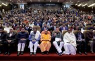 लखनऊ, 4 जनवरी: माननीय मुख्यमंत्री योगी आदित्यनाथ जी एवं माननीय केंद्रीय शिक्षा और कौशल विकास एवं उद्यमिता मंत्री श्री धर्मेन्द्र प्रधान जी गुरुवार को लोक भवन सभागार, लखनऊ में ₹404 करोड़ की धनराशि से पीएम श्री स्कूलों के आधुनिकीकरण का शुभारंभ एवं प्रोजेक्ट अलंकार के अंतर्गत माध्यमिक विद्यालयों में अवस्थापना सुविधाओं के संतृप्तीकरण हेतु ₹347 करोड़ की धनराशि का अंतरण तथा निष्पक्ष एवं पारदर्शी चयन प्रक्रिया के अंतर्गत नवचयनित अधिकारियों को नियुक्ति पत्र का वितरण करते हुए। GBN Express news