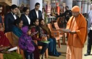 गोरखपुर, 4 फरवरी।,माननीय मुख्यमंत्री योगी आदित्यनाथ जी रविवार को गोरखपुर के गोरखनाथ मंदिर परिसर में जनता दर्शन के दौरान लोगों की समस्याओं को सुनते। साथ ही गौसेवा केंद्र में गौ सेवा करते। GBN Express news