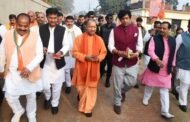 मुख्यमंत्री योगी आदित्यनाथ जी ने बुधवार को गोरखपुर के वनटांगिया गांव रजही आजादनगर में गांव चलो अभियान के अंतर्गत चौपाल लगाई, ग्रामीणों से संवाद किया, उनको मिल रही जनकल्याणकारी योजनाओं के बारे में जानकारी ली और लोगों को संबोधित किया। GBN Express news