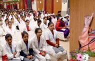 माननीय मुख्यमंत्री योगी आदित्यनाथ जी रविवार को मदन मोहन मालवीय प्रौद्योगिकी विश्वविद्यालय, गोरखपुर में आयोजित ‘वृहद रोजगार मेले’ का अवलोकन करते, नवचयनित अभ्यर्थियों को नियुक्ति पत्र वितरित करते तथा कार्यक्रम को सम्बोधित करते हुए। GBN Express news