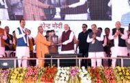 आजमगढ़/लखनऊ, माननीय प्रधानमंत्री श्री नरेंद्र मोदी जी रविवार को आजमगढ़ में नए एयरपोर्ट का निरीक्षण करते हुए, साथ में माननीय मुख्यमंत्री योगी आदित्यनाथ जी। GBN Express news