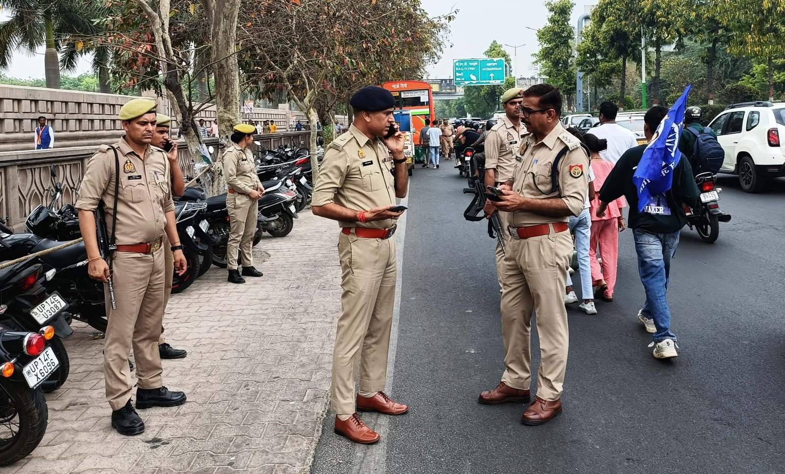 पुलिस कमिश्नर गौतमबुद्धनगर श्रीमती लक्ष्मी सिंह के निर्देशन ,,