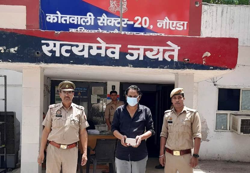 सेक्टर 20 पुलिस द्वारा, 01 शराब तस्कर अभियुक्त गिरफ्तार, कब्जे से 270 पव्वे अवैध शराब बरामद। GBN Express news