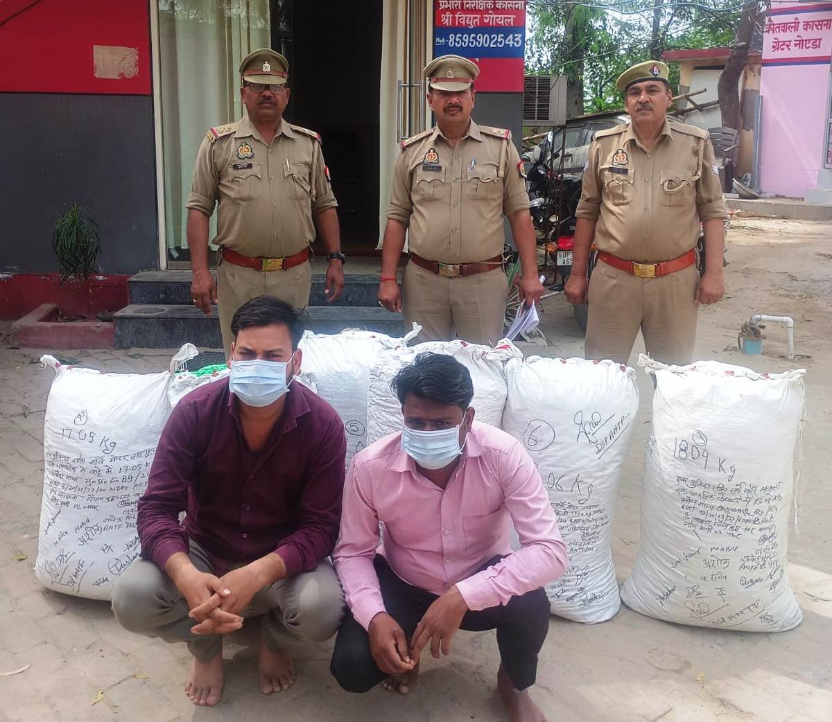 ग्रेटर नोएडा , कासना पुलिस व एंटी नारकोटिक्स टास्क फोर्स, मेरठ की संयुक्त टीम द्वारा 02 गांजा तस्कर गिरफ्तार, कब्जे से 01 कुन्तल 01 किलो 300 ग्राम अवैध गाँजा (अंतर्राष्ट्रीय मूल्य करीब 55 लाख रुपये) व 01 कार बरामद । GBN Express news