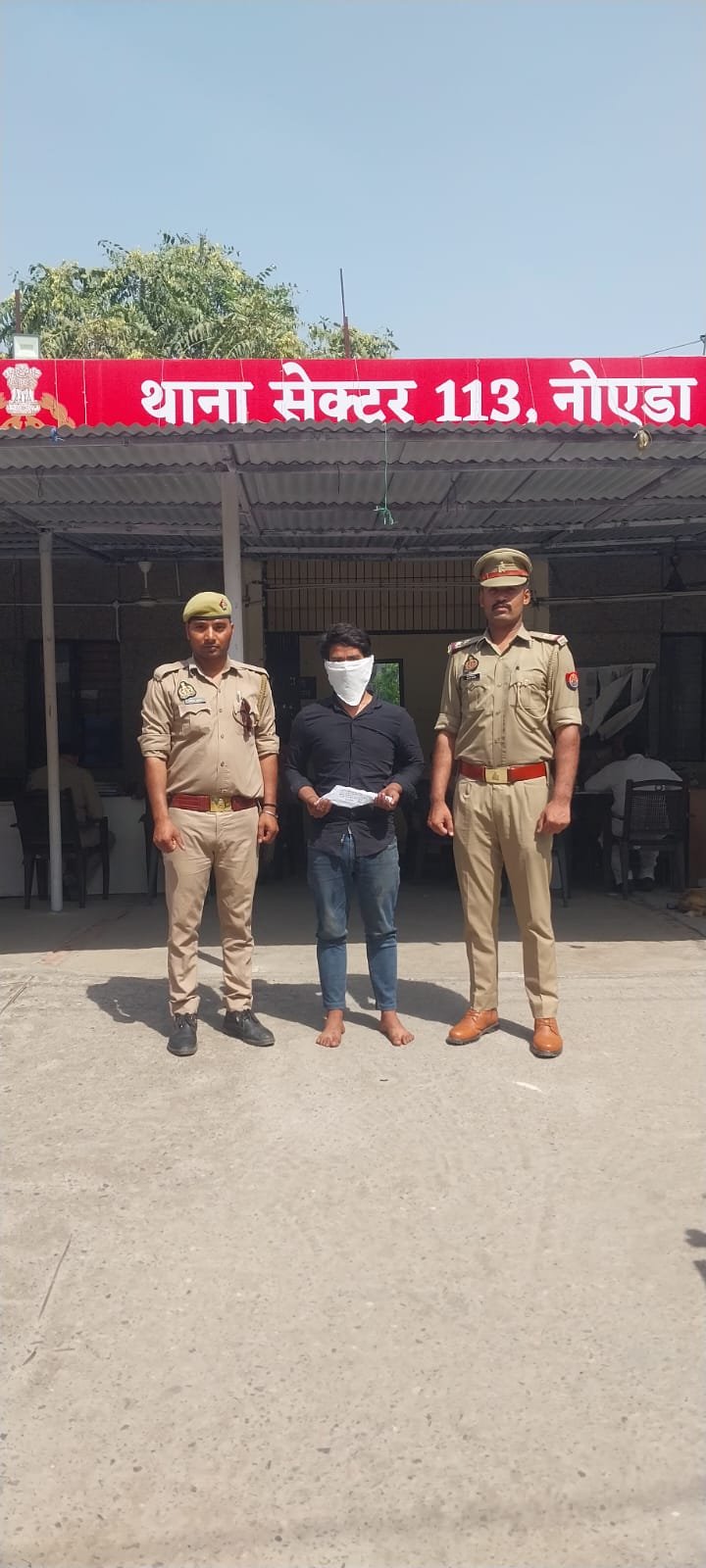 थाना सेक्टर- 113 पुलिस द्वारा अवैध शस्त्र के साथ 01 अभियुक्त गिरफ्तार, कब्जे से 01 अवैध तमंचा .315 बोर मय 01 जिन्दा कारतूस बरामद ।