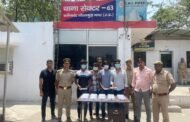 सेक्टर-63, नोएडा पुलिस द्वारा चोरी की घटना का सफल अनावरण करते हुए मोबाइल फोन की दुकान का शटर तोडकर एवं टेम्पू में बैठने वाली सवारियों के पास से मोबाइल फोन चोरी करने वाले गैंग का पर्दाफाश करते हुए 05 अभियुक्त गिरफ्तार, कब्जे से चोरी के 15 मोबाइल फोन व अवैध शस्त्र बरामद। GBN Express news