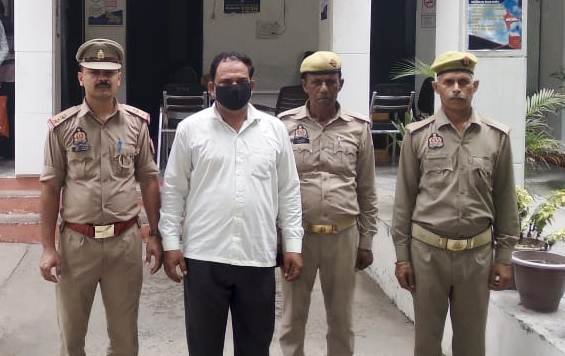 ग्रेटर नोएडा,,बीटा-2 पुलिस द्वारा वांछित अभियुक्त गिरफ्तार। जयभगवान पुत्र राजपाल को ग्राम बिरोण्डा से गिरफ्तार किया। GBN Express news