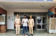 गौतमबुद्धनगर। थाना बादलपुर पुलिस द्वारा 01 अभियुक्त गिरफ्तार, जिसके कब्जे से एक अवैध चाकू व एक चोरी की मो0सा0 बरामद। GBN Express news