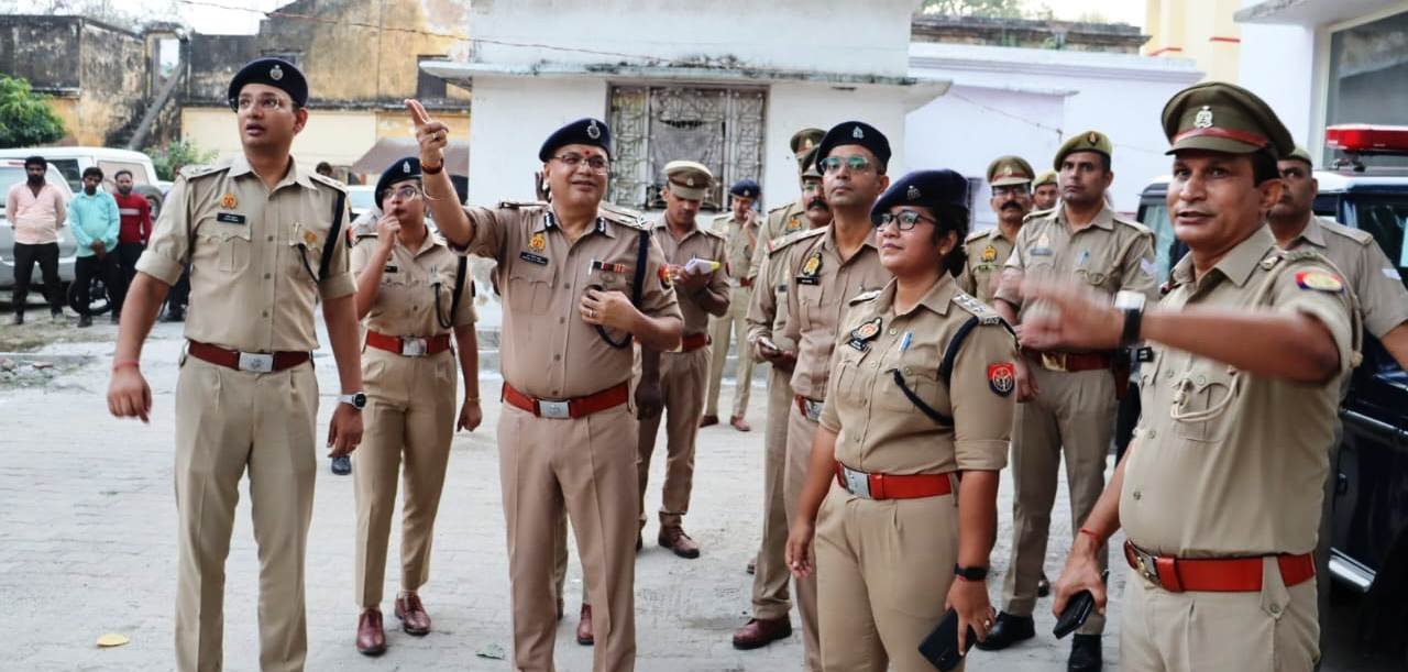 बुलन्दशहर,, अपर पुलिस महानिदेशक मेरठ जोन मेरठ महोदय द्वारा वरिष्ठ पुलिस अधीक्षक महोदय की उपस्थिति में थाना सिकन्द्राबाद का वार्षिक निरीक्षण किया गया तथा थाना सिकन्द्राबाद पर नवनिर्मित थाना प्रभारी कार्यालय का उद्घाटन किया गया। GBN Express news