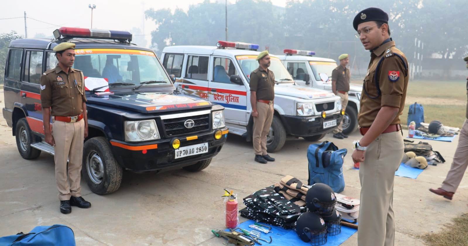 बुलन्दशहर,,वरिष्ठ पुलिस अधीक्षक द्वारा (शुक्रवार) परेड की सलामी ली गई तथा पुलिस लाइन की विभिन्न शाखाओं का निरीक्षण कर दिये गये आवश्यक दिशा-निर्देश। GBN Express news