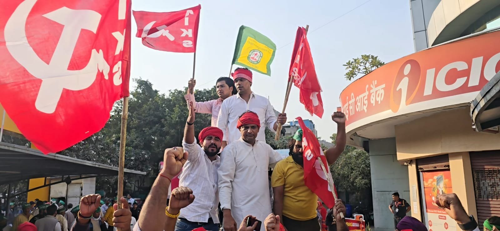 ग्रेटर नोएडा,,संयुक्त किसान मोर्चा के नेतृत्व में हजारों की संख्या में ग्रेटर नोएडा प्राधिकरण से महापड़ाव यमुना प्राधिकरण पर पहुंचा I GBN Express news