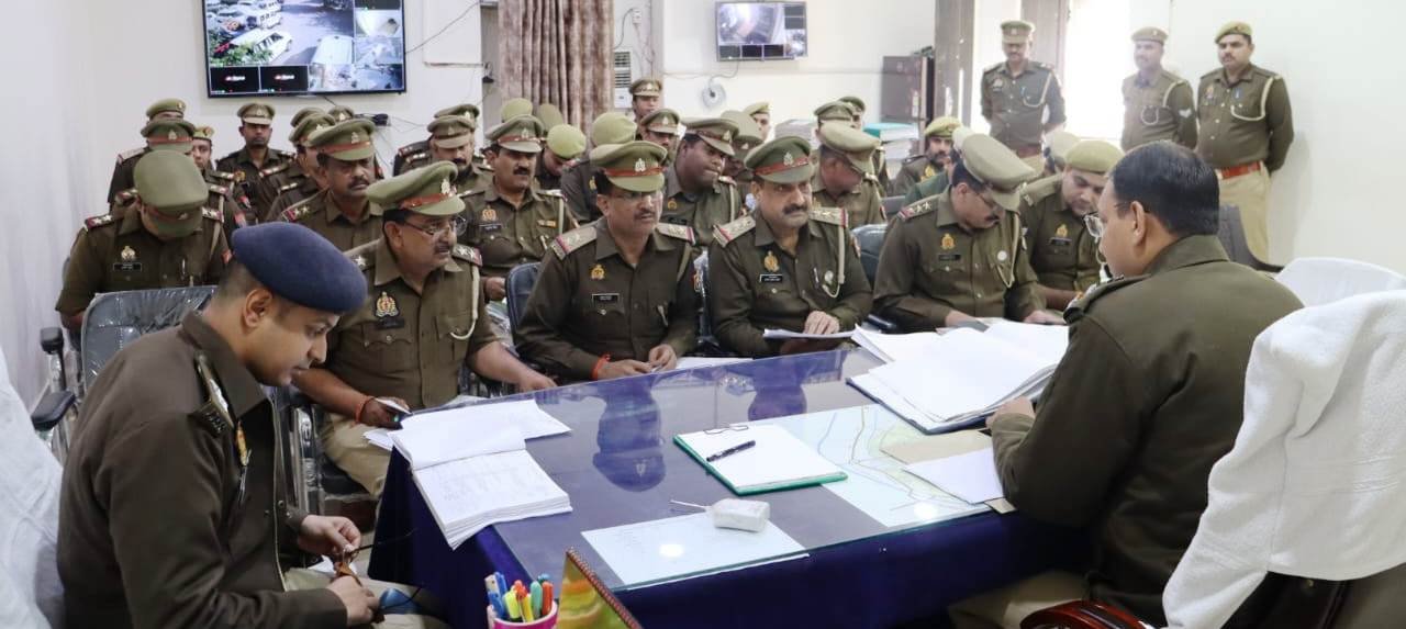 बुलन्दशहर वरिष्ठ पुलिस अधीक्षक बुलन्दशहर द्वारा थाना कोतवाली नगर का अर्दली रूम कर संबंधित को दिए आवश्यक दिशा निर्देश