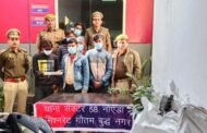 थाना सेक्टर 58 पुलिस द्वारा बन्द बिल्डिंगों से एल्यूमीनियम चोरी करने वाले 06 अभियुक्त गिरफ्तार, कब्जे/निशादेही से चोरी के 60 किलोग्राम एल्यूमीनियम की पट्टी (अनुमानित मूल्य करीब 20,000 रूपये) व चोरी की एक स्कूटी एवं फर्जी नम्बर प्लेट बरामद।