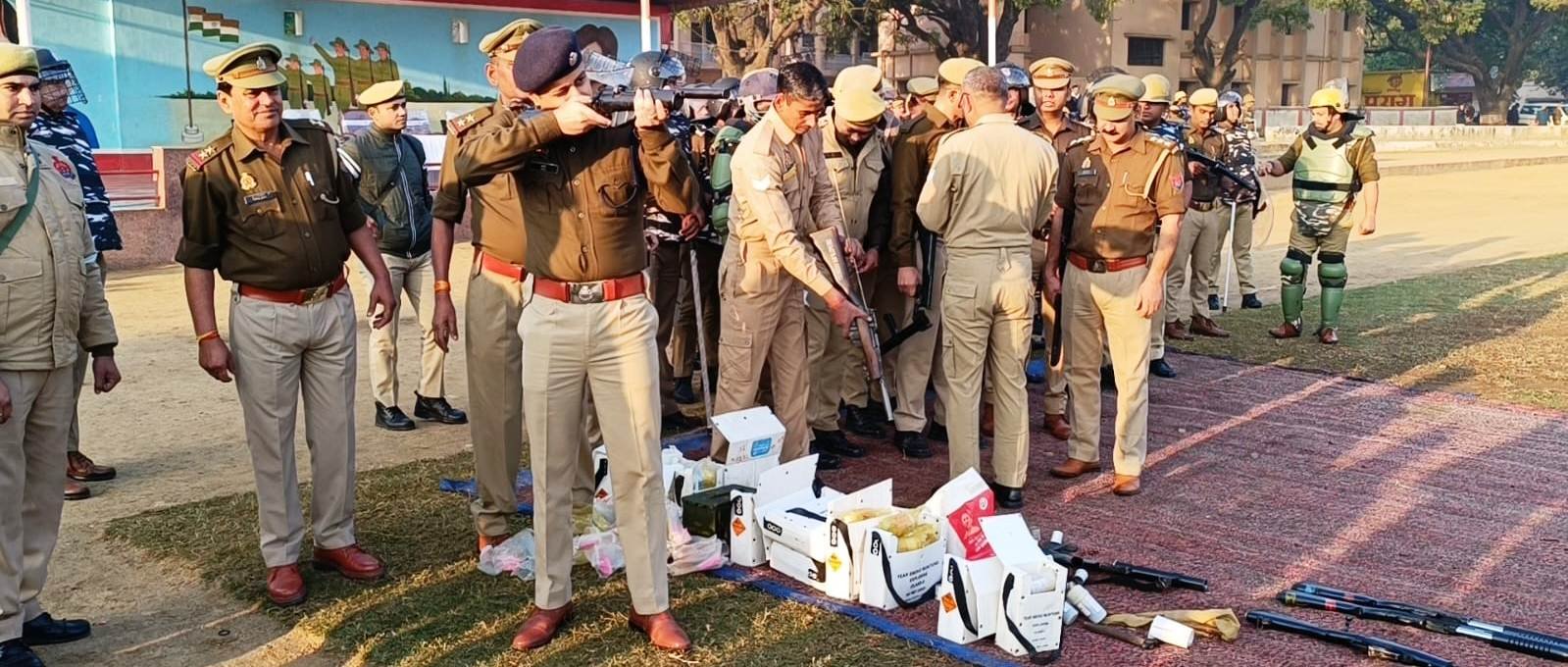 बुलन्दशहर,,जनपद में शांति एवं कानून व्यवस्था के दृष्टिगत रिजर्व पुलिस लाइन परेड ग्राउण्ड में दंगा नियन्त्रण के लिए कराया गया बलवा ड्रिल का अभ्यास I GBN Express news