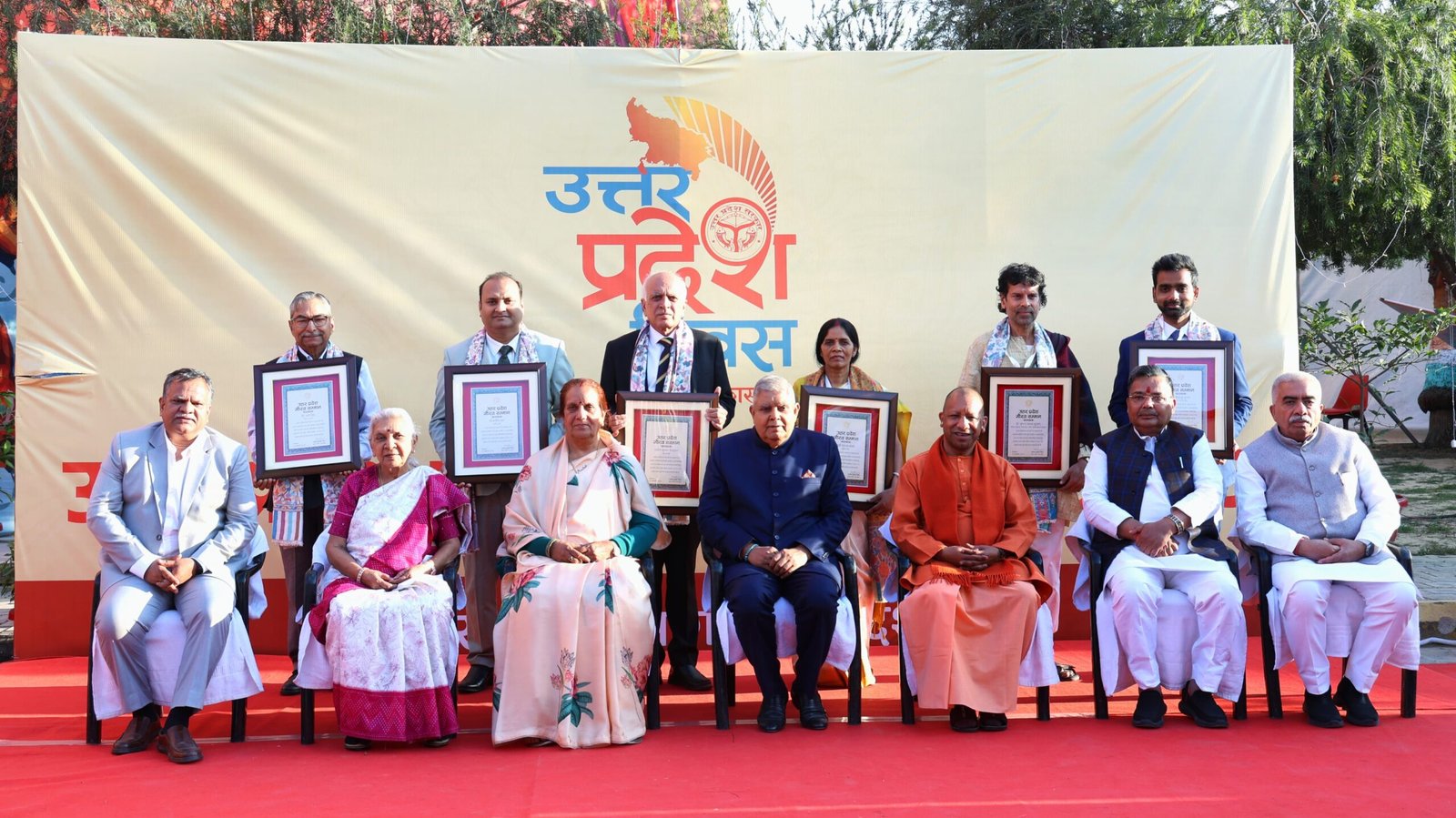 लखनऊ, उत्तर प्रदेश स्थापना दिवस पर उपराष्ट्रपति ने की भव्य कार्यक्रम की शुरुआत,24 से 26 जनवरी तक अवध शिल्पग्राम में मनाया जा रहा उत्तर प्रदेश का स्थापना दिवस I GBN Express news