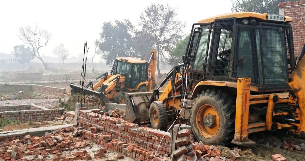 ग्रेटर नोएडा। ग्रेनो प्राधिकरण ने बिसरख के डूब क्षेत्र में अतिक्रमण पर चलाया बुल्डोजर I GBN Express news