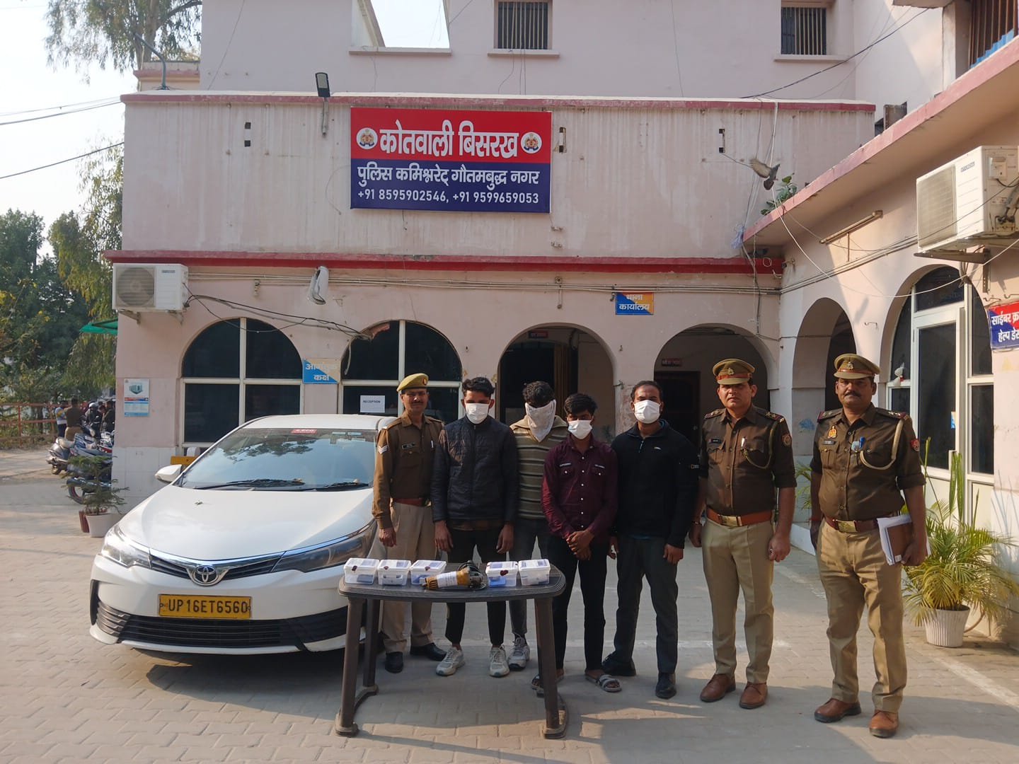 थाना साइबर क्राइम नोएडा पुलिस द्वारा पीड़ित के साथ हुई धोखाधड़ी की धनराशि 01 करोड़ 55 लाख रुपयों को वापस कराया गया।