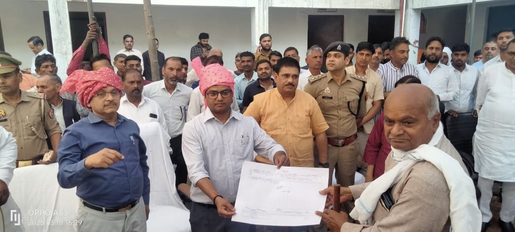 गौतम बुद्ध नगर-डीएम मनीष कुमार वर्मा के नेतृत्व में निर्धारित समय में ग्राम फलेदा का सर्वे कार्य हुआ पूर्ण