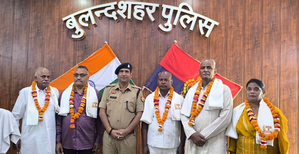 बुलन्दशहर- सेवानिवृत्त पुलिसकर्मियों के सम्मान में किया गया पुलिस लाइन में विदाई समारोह का आयोजन