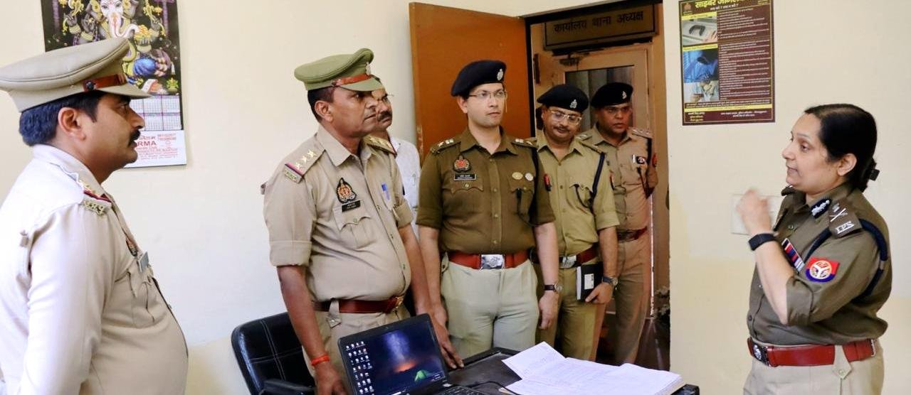 ग्रेटर नोएडा-पुलिस कमिश्नर गौतमबुद्धनगर श्रीमती लक्ष्मी सिंह द्वारा थाना इकोटेक-3 का वार्षिक निरीक्षण