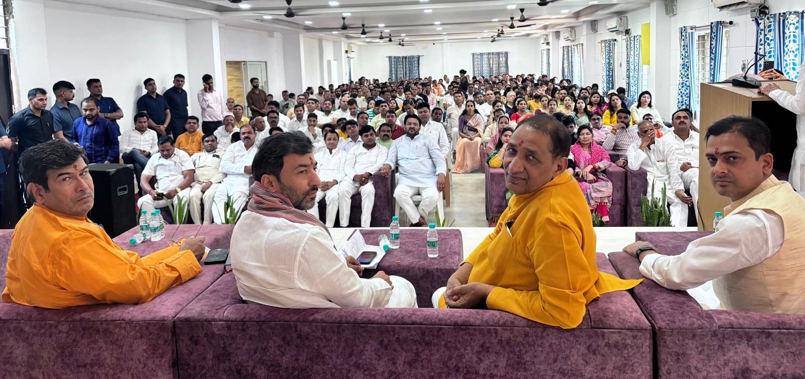 ग्रेटर नोएडा  :- एक राष्ट्र एक चुनाव* को लेकर ब्लूम इंटरनेशनल स्कूल में आयोजित प्रबुद्ध जन संवाद सम्मेलन I