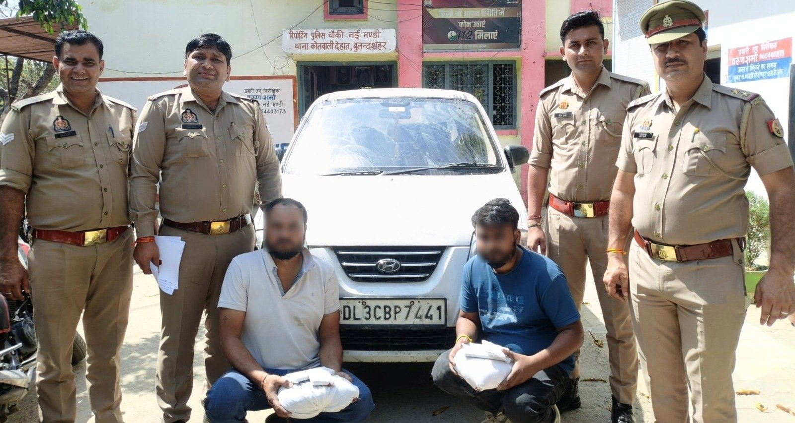  जनपद बुलन्दशहर,2 किलो 20 ग्राम अवैध गांजा, घटना में प्रयुक्त 1 सैन्ट्रो कार, 2 मोबाइल फोन व 9000/- रुपये नकद सहित 2 अभियुक्त गिरफ्तार।