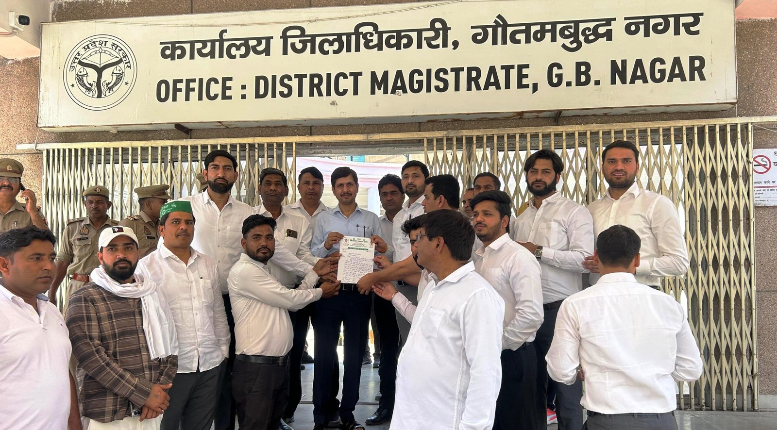 ग्रेटर नोएडा : किसान एकता संघ ने पहलगांव में हुए आतंकी हमले के विरोध में सौंपा ज्ञापन ।
