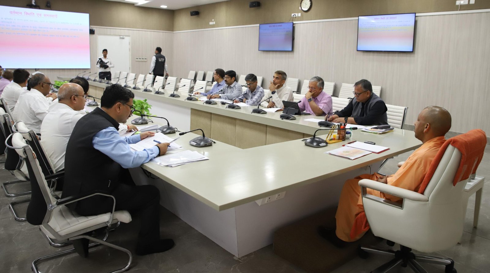 लखनऊ-मुख्यमंत्री का अधिकारियों को निर्देश, आउटसोर्सिंग नियुक्तियों में सुनिश्चित करायें आरक्षण प्रावधानों पालन