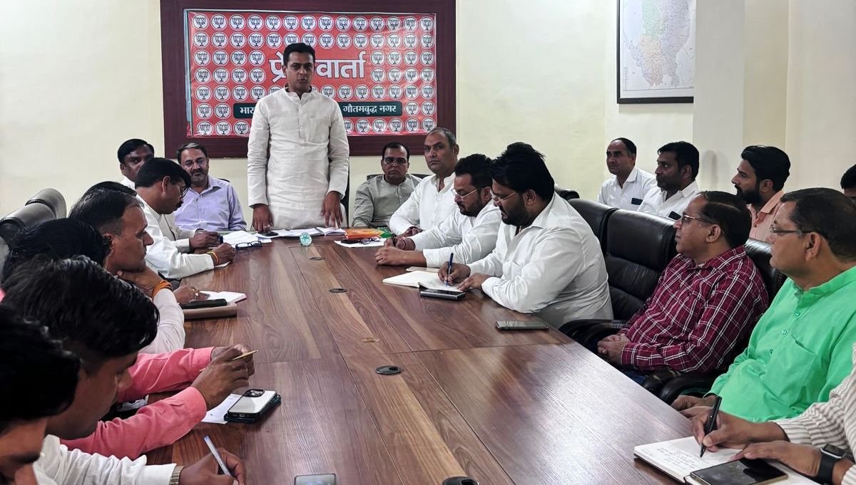 भाजपा ज़िला कार्यालय पर आगामी कार्यक्रमों की तेयारी को लेकर बैठक