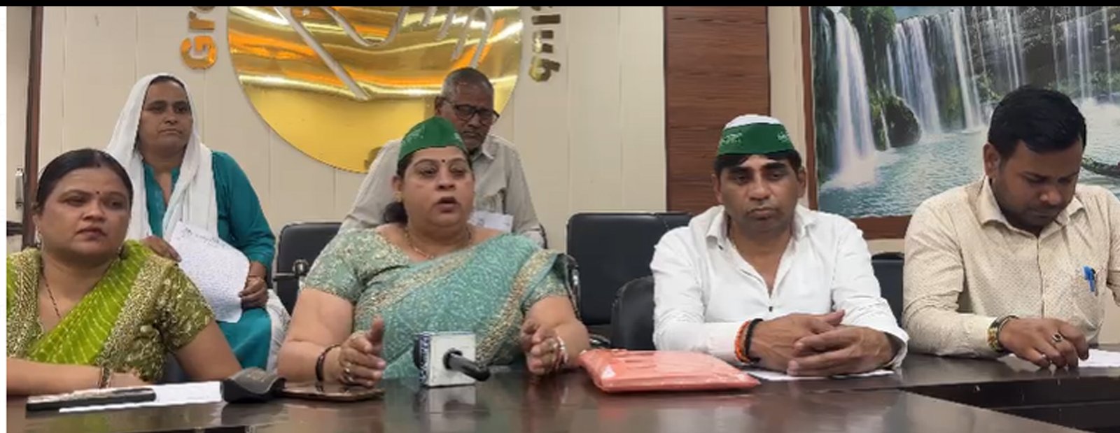 JEWAR गांव म्याना और आकलपुर के किसानों में आक्रोश, आबादी क्षेत्र में किया गया भूमि अधिग्रहण