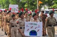 ग्रेटर नोएडा-शारदा विश्वविद्यालय ने नशीली दवाओं के दुरुपयोग के खिलाफ जागरूकता बढ़ाने के लिए नशा मुक्ति रैली निकाली