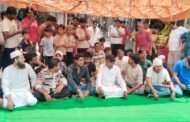 जनपद बुलंदशहर-ओमदत्त लोधी के खिलाफ बुगरासी के लोग धरने पर बैठे,