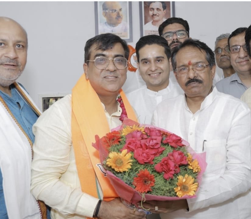 दिल्ली,शाहदरा -भाजपा शाहदरा ज़िला अध्यक्ष बने दीपक गाबा,ढोल नगाड़ों के साथ फूल मलाई एवं पुष्प कुछ लेकर उन्हें सभी ने बधाई दी I