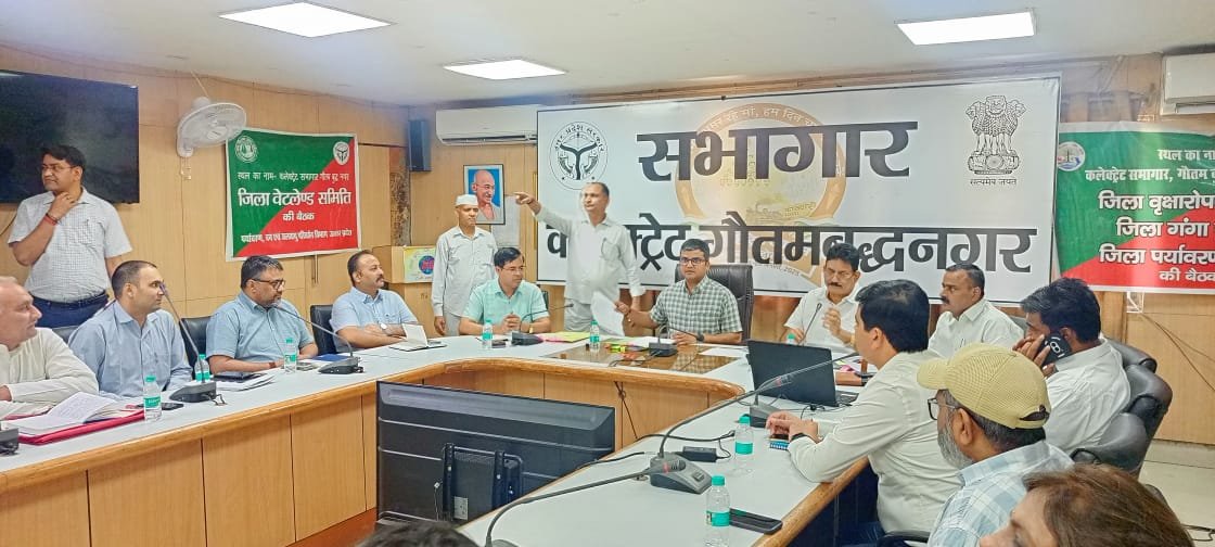 गौतम बुद्ध नगर-पर्यावरण को सुरक्षित रखने में सरकारी विभागों के साथ-साथ आम जनमानस की भी महत्वपूर्ण भूमिका: डीएम