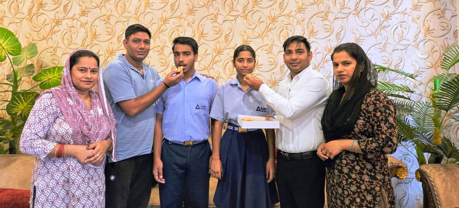 ग्रेटर नोएडा-सेक्टर डेल्टा टू निवासी और गाँव बादलपुर की बेटी अदिति नागर ने 98.6% अंक और आदित्य नागर ने 81% अंक लाकर बढ़ाया गांव और क्षेत्र समाज का मान