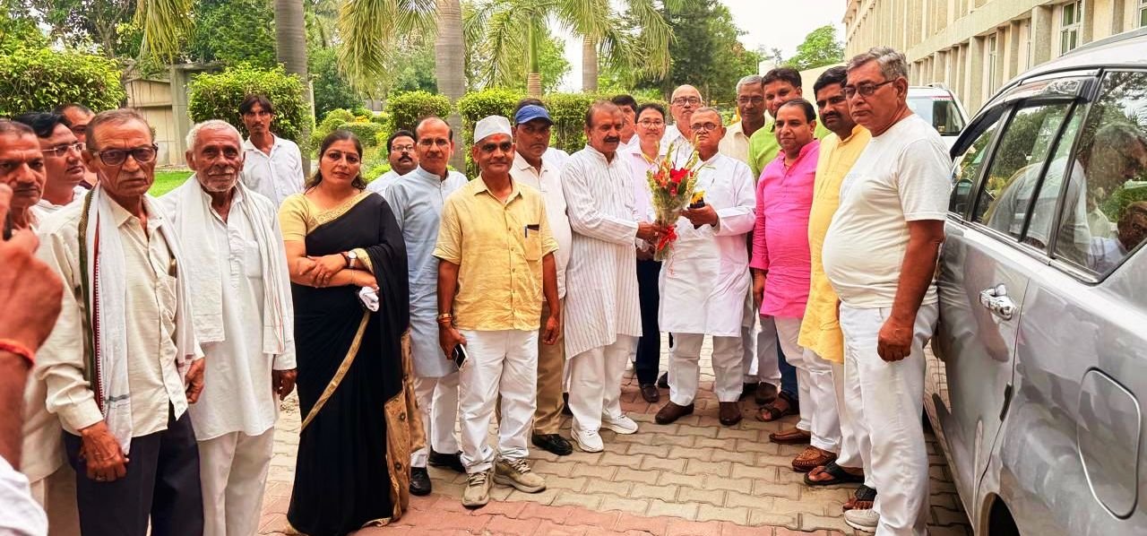 दादरी:- राजनीतिक हित के लिए जातियों को लड़ा रही है भाजपा: सनातन पांडे