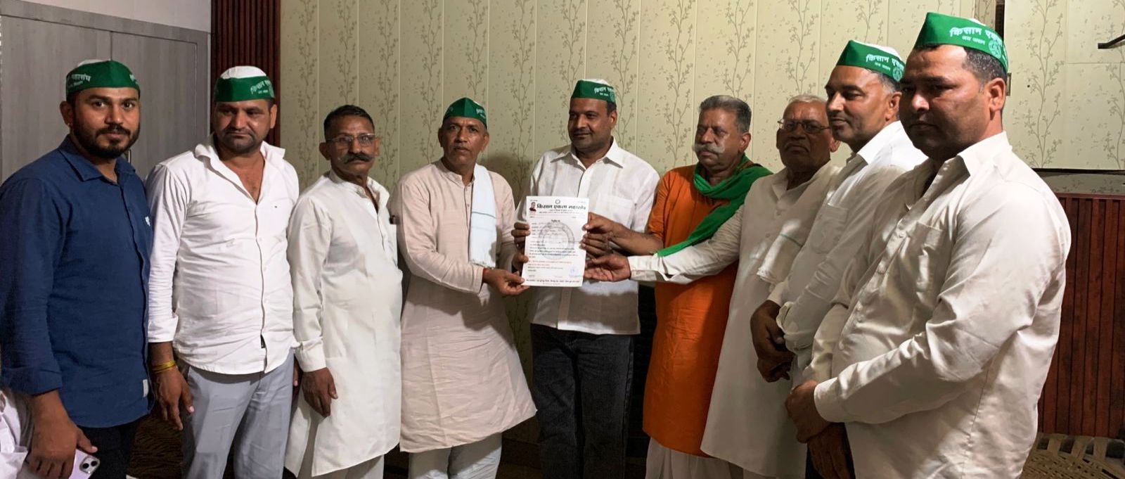नोएडा- किसान एकता महासंघ की समीक्षा बैठक नोएडा सेक्टर 31 निठारी गांव में संपन्न हुई