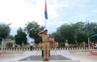 जनपद- हाथरस । पुलिस अधीक्षक हाथरस द्वारा रिजर्व पुलिस लाइन हाथरस में शुक्रवार परेड का निरीक्षण कर ली सलामी I