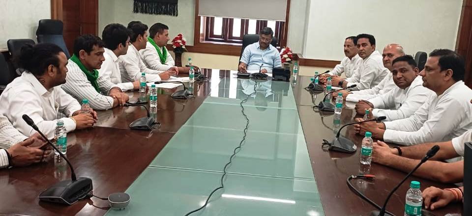 लखनऊ, ग्रेटर नोएडा - हाई पावर कमेटी की सिफारिशों पर कार्रवाई नहीं होने से किसानों में गहरा रोष,10% प्लाट और नए कानून को लागू करने के संबंध में किसान संघर्ष मोर्चा ने सौंपा ज्ञापन