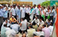ग्रेटर नोएडा प्राधिकरण पर किसान मजदूर संघर्ष मोर्चा संगठन का हल्ला बोल प्रदर्शन।