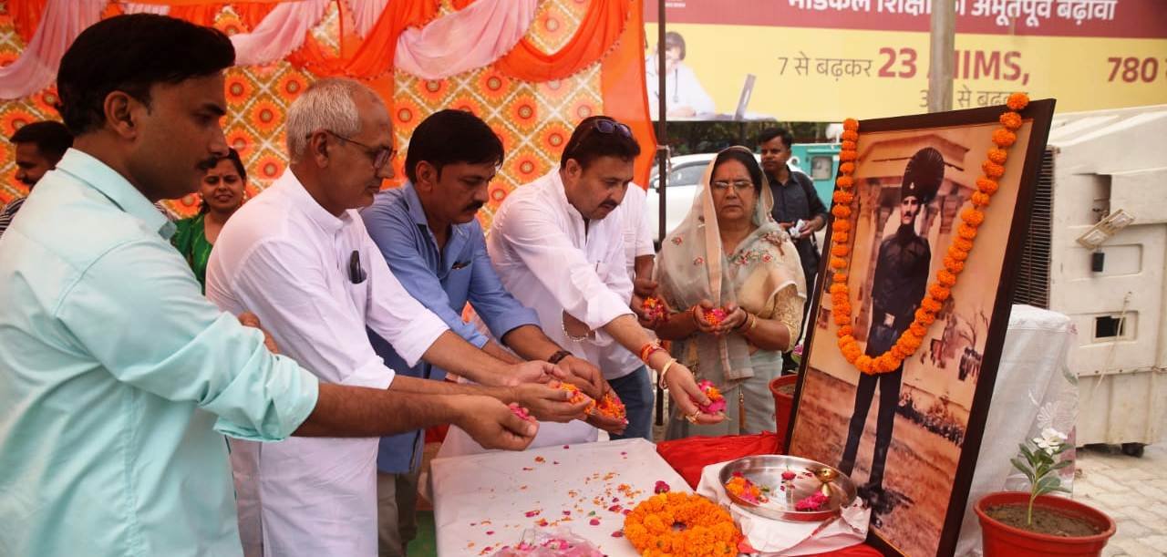 नोएडा। शहीद नायक चमन सिंह की याद में हुआ हवन, पूजन एवं भंडारे का अयोजन