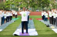 ग्रेटर नोएडा- विश्व योग दिवस पर शारदा विश्वविद्यालय में योगोत्सव हुआ आयोजन  कार्यक्रम में लगभग 1500 छात्र और स्टाफ ने किया योगा  विदेशी छात्रों व नर्सिंग स्टाफ ने बढ़ चढ़कर लिया हिस्सा