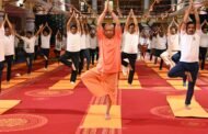 गोरखपुर- योग से भारत ने विश्व कल्याण का मार्ग प्रशस्त किया : मुख्यमंत्री  अंतरराष्ट्रीय योग दिवस पर गोरखनाथ मंदिर में सामूहिक योगाभ्यास किया सीएम योगी ने