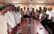नोएडा- 20 साल के संघर्ष के बाद किसान ने प्राधिकरण से जीत की हासिल,2 साल से बैठे हुए थे धरने पर, 10 परसेंट प्लॉट की कर रहे थे मांग,प्राधिकरण के आश्वासन पर धरना स्थगित